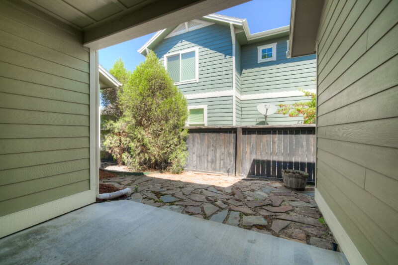 Building Photo - 3167 Spring Ridge Dr