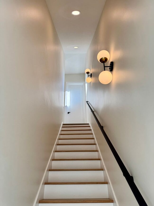 Building Photo - 1865 Zeta Way