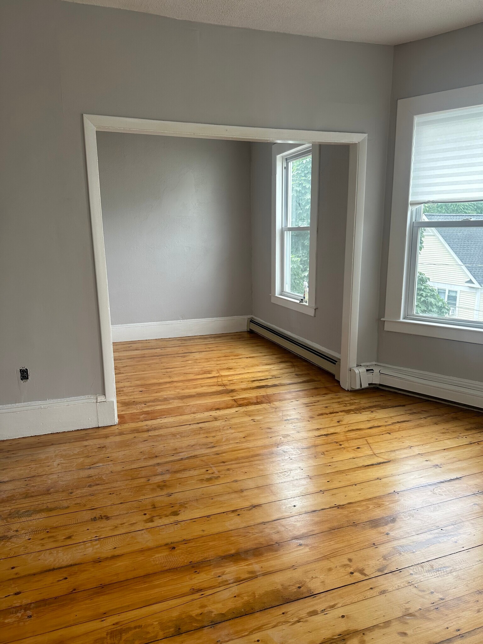 Building Photo - 19 Dewey St