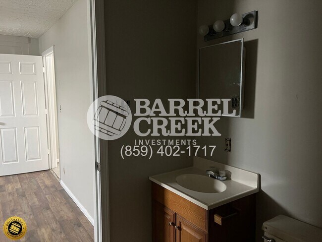 Building Photo - 3-Bed 2-Bath House