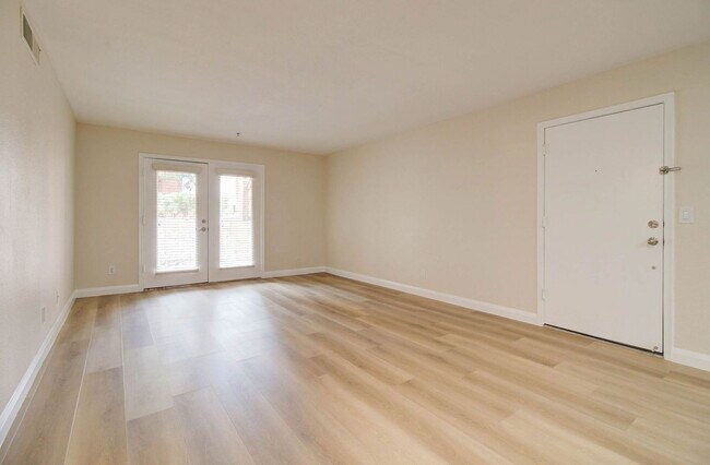 Building Photo - 4704 E Paradise Village Pkwy N