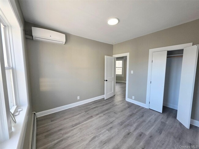 Building Photo - 147 Jericho Tpke