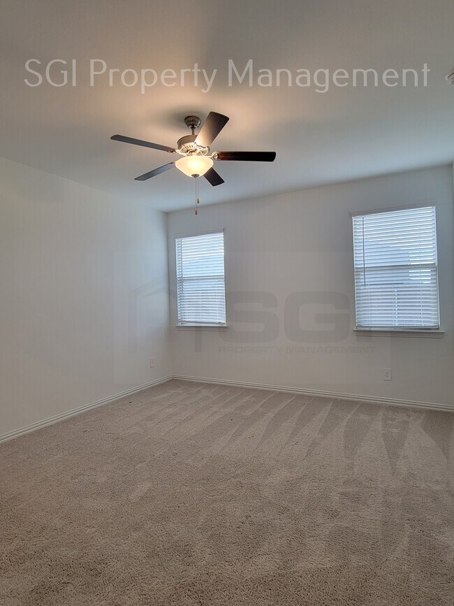 Building Photo - 3805 Thomas Plns Dr