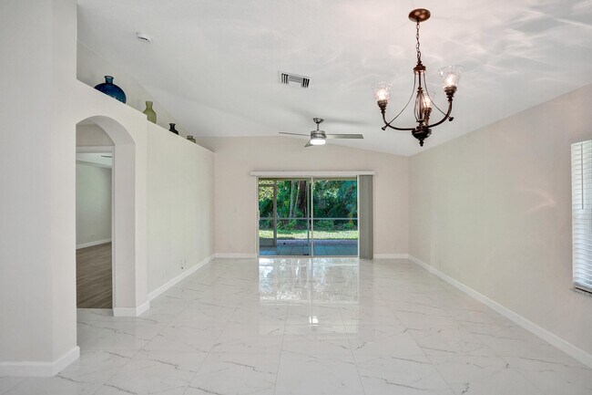 Building Photo - 5033 S La Sedona Cir