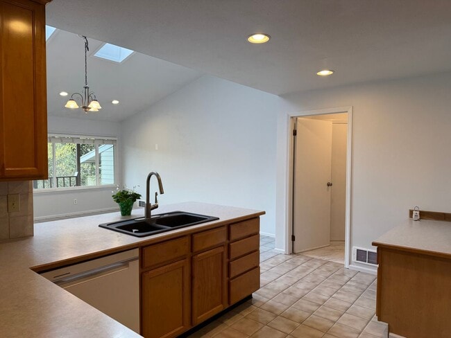 Building Photo - CLICK "REQUEST A TOUR" NOW!