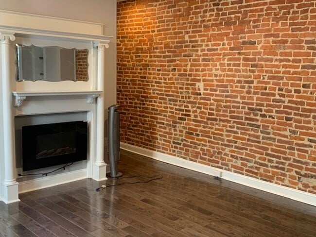 Building Photo - Charming Philadelphia Home in a Prime Location