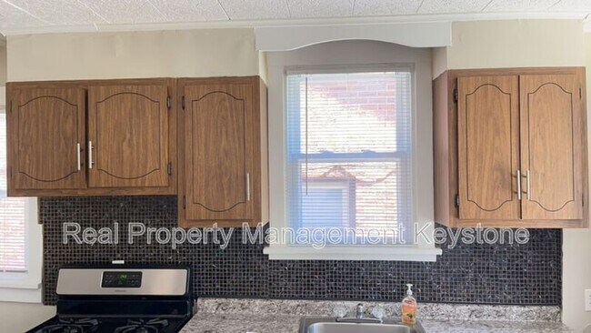 Building Photo - 33 Merritt Ave