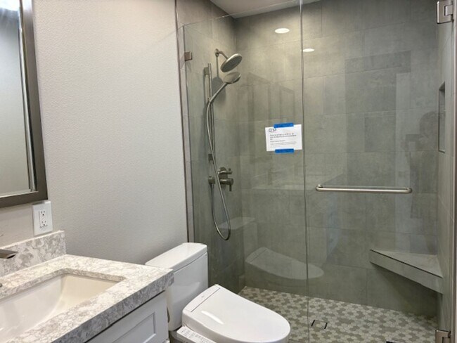 Building Photo - Remodeled Oaks North View Condo