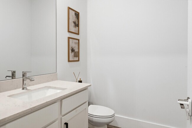 Building Photo - 655 Hookline Cir