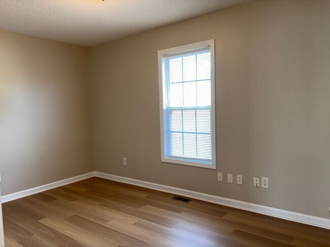 Building Photo - 3 Bedroom, 2 Bathroom House in Winston-Salem!