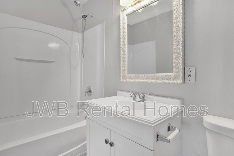 Building Photo - 10825 Key Haven Blvd