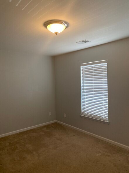 Building Photo - 107 Hemingway Cir