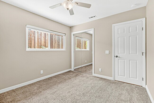 Building Photo - 1115 Sayles Ct