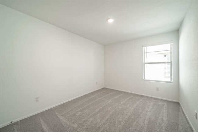 Building Photo - 2118 Fisher Bnd Dr