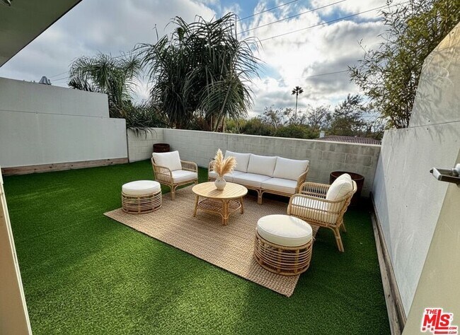 Building Photo - 717 Highland Ave