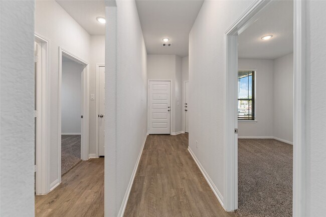 Building Photo - 25587 Blossom Ct