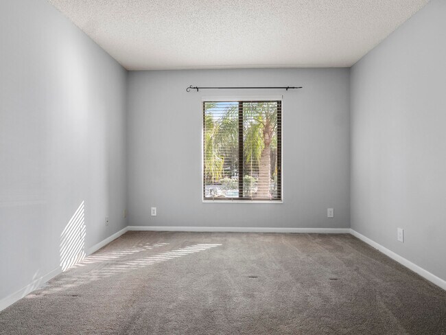 Building Photo - 2733 SW Matheson Ave