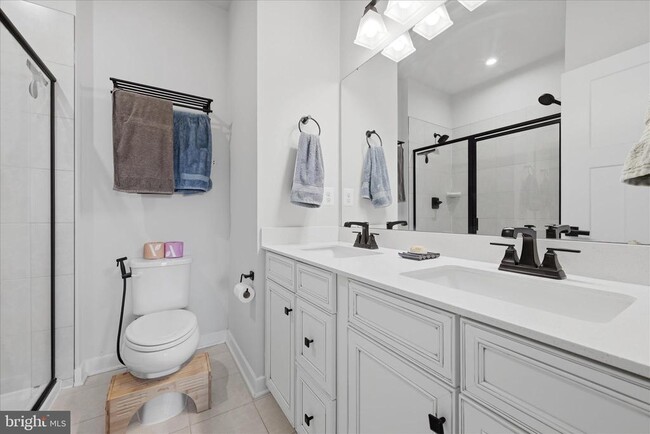 Building Photo - 2027 Track Cir