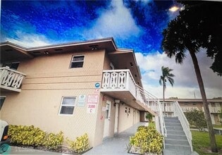 Building Photo - 3300 NE 10th Terrace