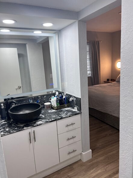 Building Photo - 3915 N Meridian Ave