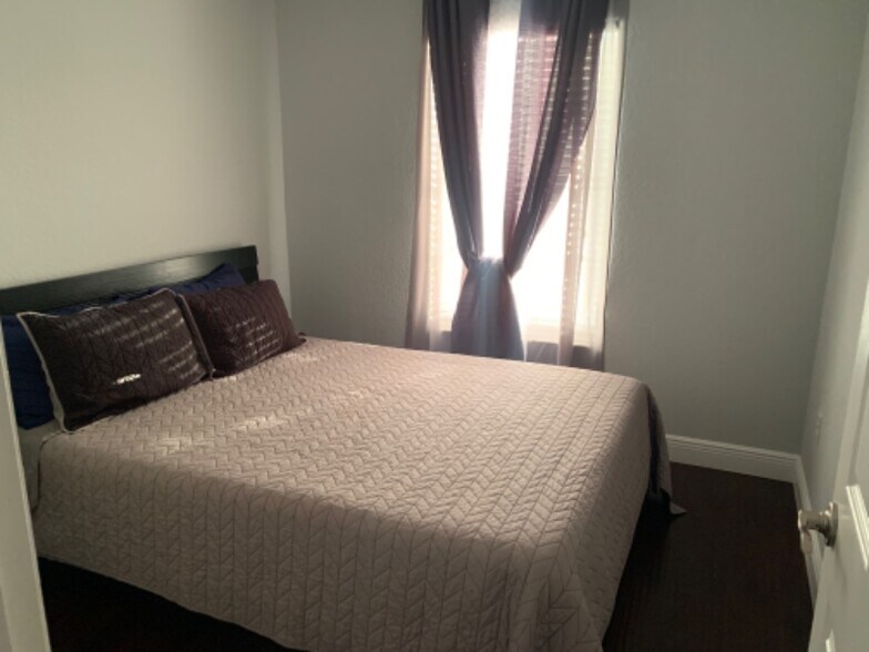 Building Photo - 768 Country Woods Cir