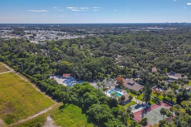 Building Photo - 4819 Village Garden Dr