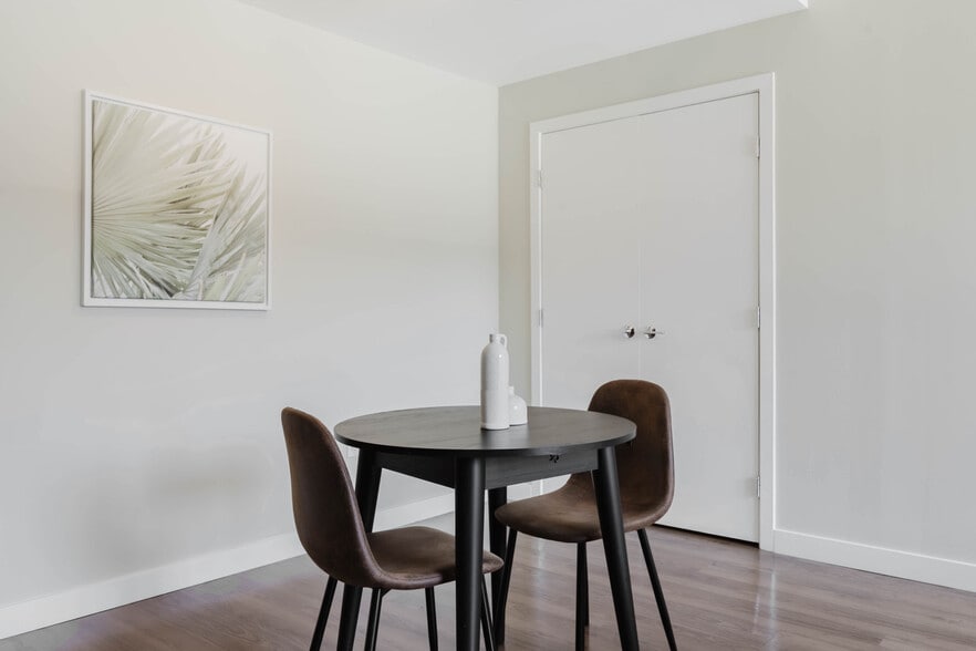 Building Photo - 45 Stuart St