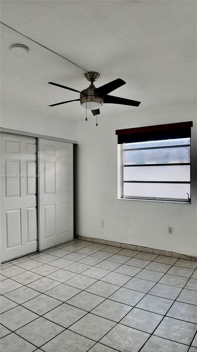 Building Photo - 325 NW 72nd Ave