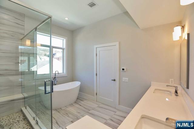 Building Photo - 463 Roff Ave