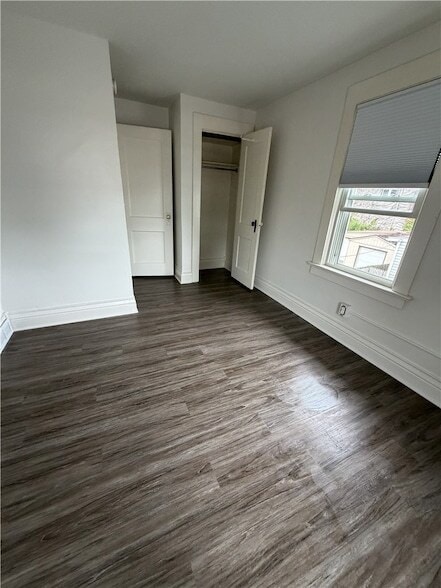 Building Photo - 401 W Elm St