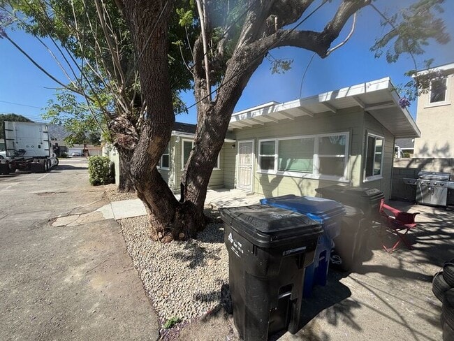 Building Photo - 634-638 E Lemon Ave