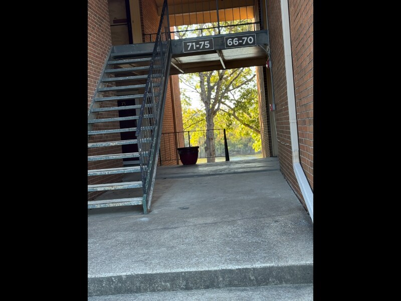 Building Photo - 515 Basswood Ave