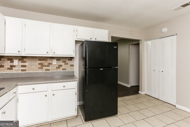 Building Photo - 599 Plainville Dr SW