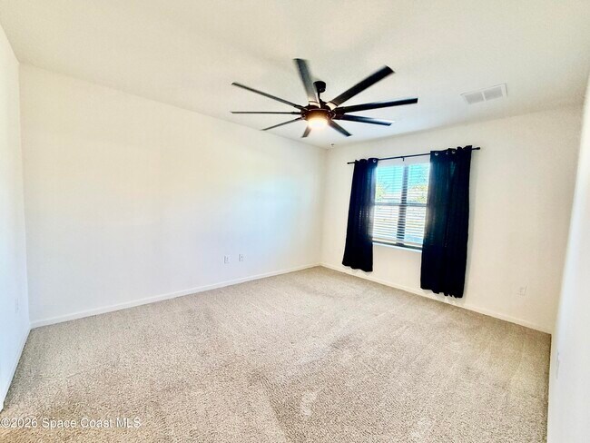 Building Photo - 388 Coyote Dr