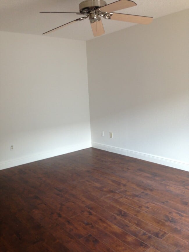 Building Photo - Beautifully Upgraded 3 BR Home in Hidden L...