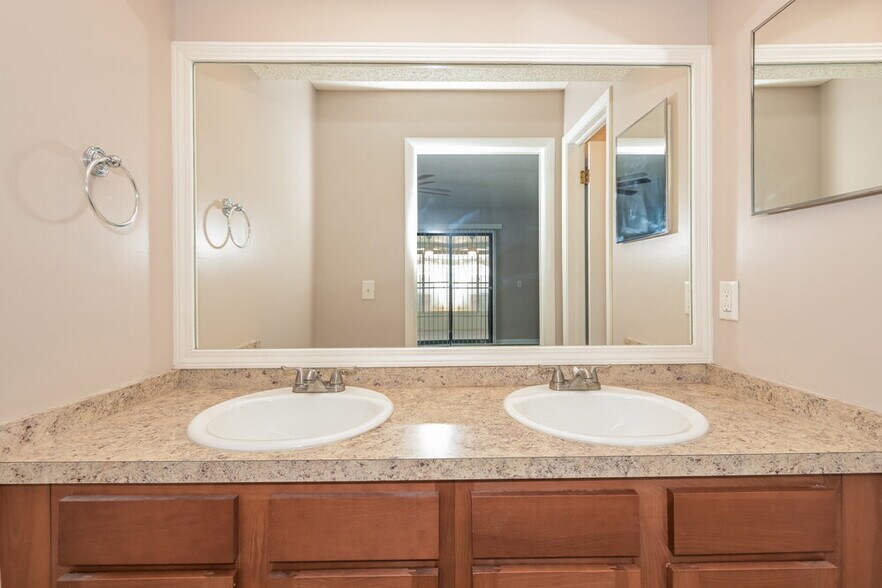 Building Photo - 11027 Crumpet Ct
