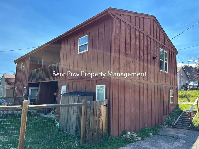 Building Photo - 2-Bedroom Duplex In North Evergreen!