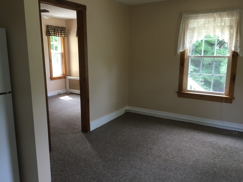 Building Photo - 122 Curtis Ave