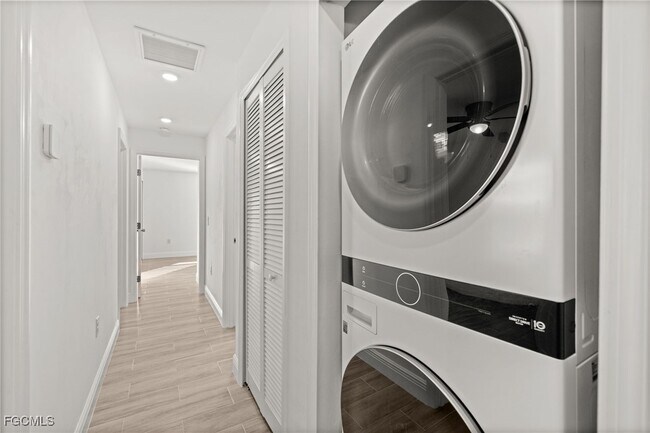 Building Photo - 915 Graystone Ave