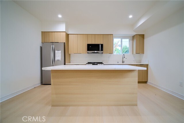 Building Photo - 257 S Ave 54
