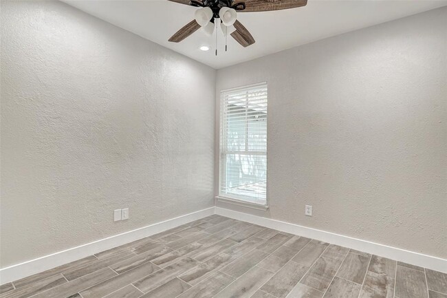 Building Photo - 12601 Mixson Dr