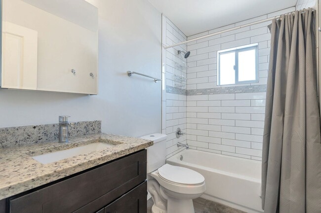 Building Photo - 838 E 9th St