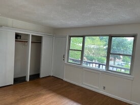 Building Photo - 369 Mayflower Ave
