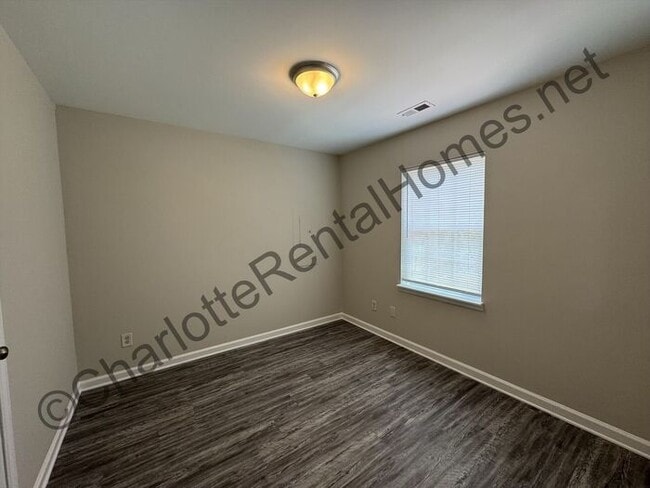 Building Photo - Spacious 4 bedroom home in Concord that's ...