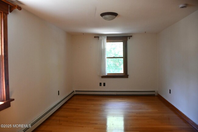 Building Photo - 303 Deerfoot Ln