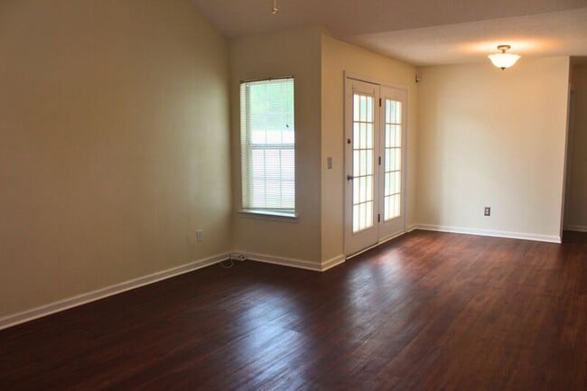 Building Photo - 132 Bluelake Blvd