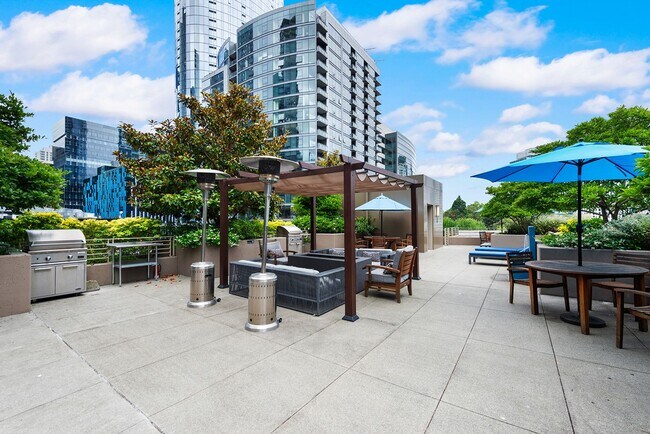 Building Photo - Bright Corner 1Bed/1Bath Condo in the Heart of Downtown Seattle!