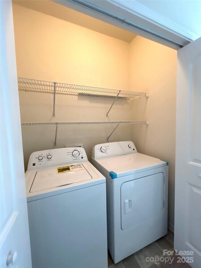 Building Photo - 15415 St Christopher Ct