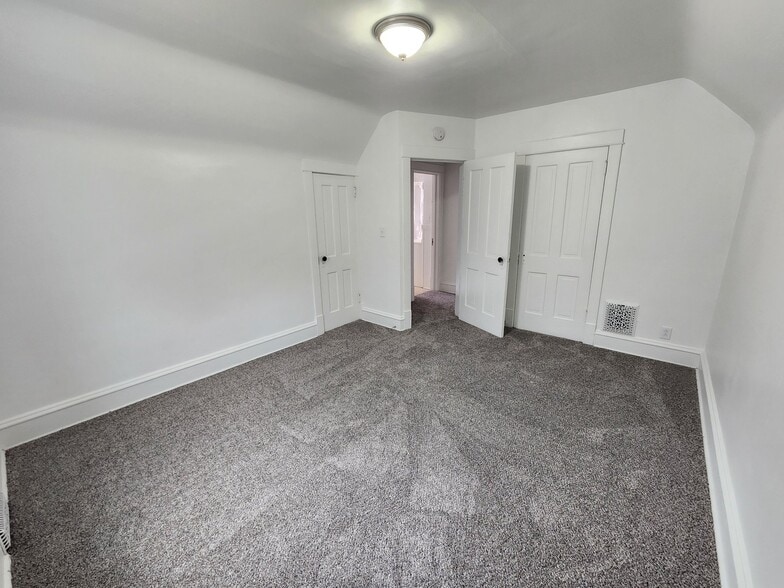 Building Photo - 1020 16th Ave