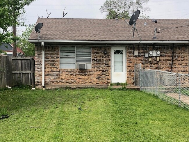 Building Photo - 103 S Burdette Ave